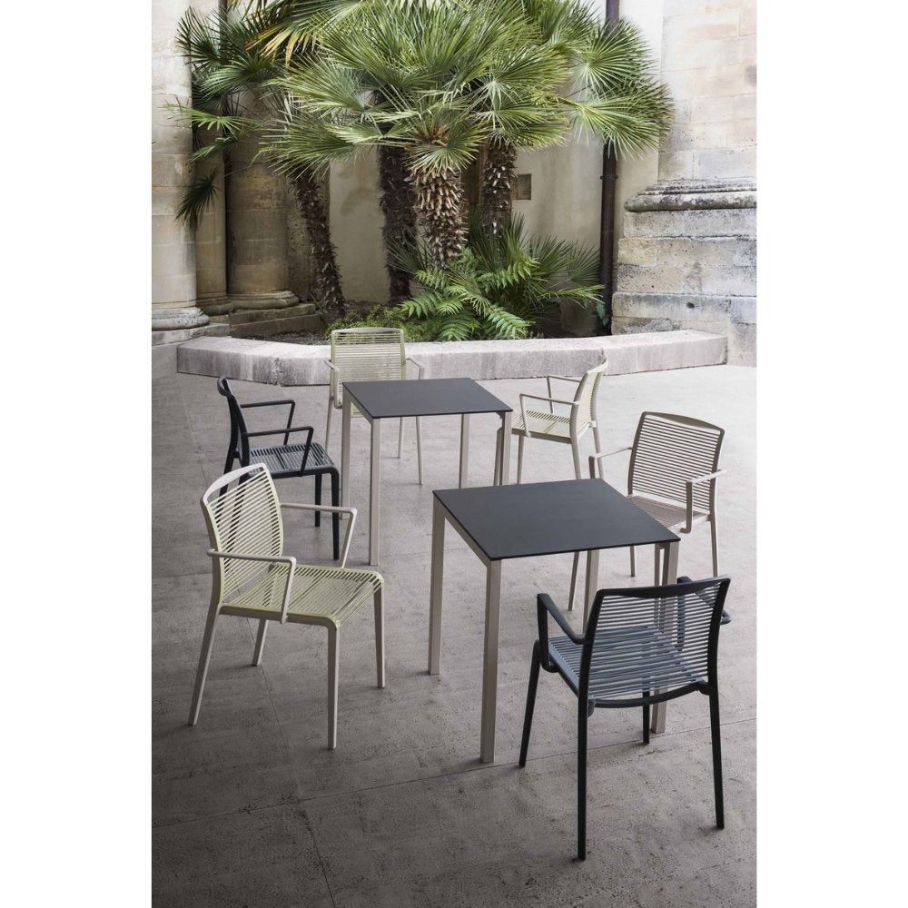 Mesa Comercial Baja para Cafeterías - LABENZE CLARO - Varios Colores - Cubierta Cuadrada y 4 Puntas Mesas Terrazas Áreas al Aire Libre Mobiliario Exterior Diseño Comodidad Ergonomía Materiales Resistentes Resistencia a la Intemperie Protección UV Durabilidad Estilo Moderno Minimalista Decoración Exterior Espacios al Aire Libre Jardines Balcones Patios Piscinas Restaurantes Bares Cafeterías Hoteles Eventos al Aire Libre Comprá Online Tiendas Especializadas Marcas Reconocidas Tendencias Innovación Ambientada