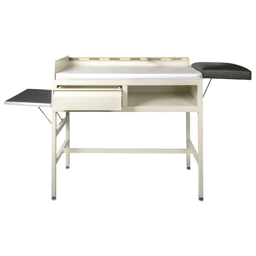 Mesa de Consultorio para Exploración Pediátrica - NEXUS FLEX VOM1101 - con Colchón Blanco y Extensión - Estructura en Lámina Beige Consultorios pediátricos Clínicas de crecimiento y desarrollo infantil Hospitales (área de pediatría y consulta externa) Centros de salud materno-infantil Clínicas privadas con atención pediátrica Consultorios de medicina familiar con atención a niños Unidades de medicina preventiva infantil Centros comunitarios de salud infantil Dispensarios médicos rurales y urbanos Clínicas