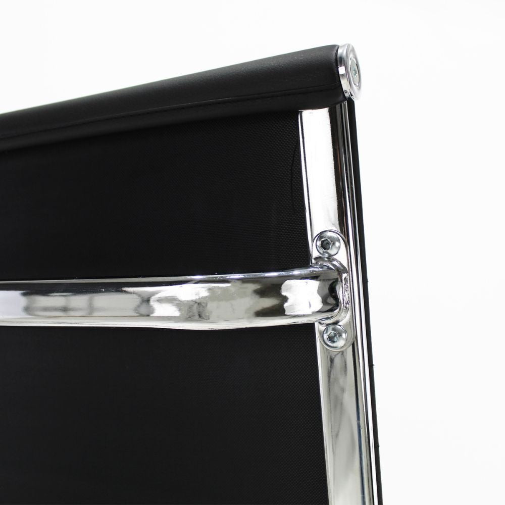 SILLA KINGSTRONG JM-B05 Premium SILL0362508 | Silla Ejecutiva Uso de Oficina | Base Estrella Giratoria | Tapiz Negro Tipo Piel | Acero Cromado | Interior | Marco Metálico Cromado Tapizado en PU Mecanismo de Reclinado Descansabrazos Cromados 2 Piezas de PU Removibles Asiento Firme Para Buena Postura Base Tipo Estrella Pistón Neumático Comodidad Buen Diseño Oficina Home Office Corporativo Rodajas de Nylon Mundo In