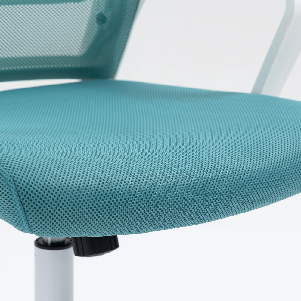 SILLA KINGSTRONG VASTRA W SILL0904147 | Silla Operativa Oficina Silla de Juntas | Base Estrella | Descansabrazos | Respaldo Malla | Interior | Diseño Moderno Funcional Respaldo Mallo Comodidad Resistencia Durabilidad Base Cinco Ruedas Movilidad Fácil Eficiente Diferentes Direcciones Pistón Ajustable Altura Adaptable Ergonomía Postura Cómoda Saludable Residencial Laboral Interior