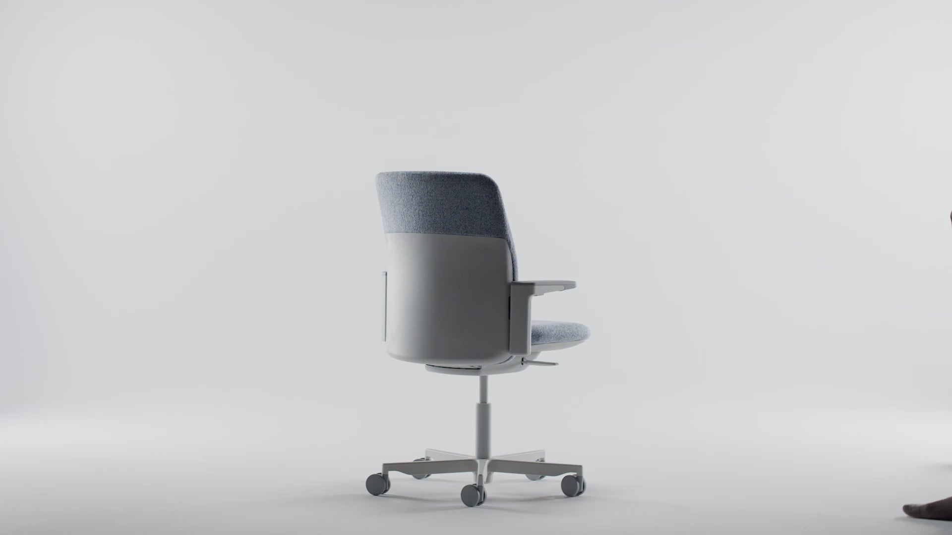 Silla de Oficina Secretarial Ergonómica - HUMANSCALE PATH - Color del Tejido Vapor 13 - Asiento Tapizado Silla Secretarial Silla Ergonómica Silla De Oficina Silla Ajustable Silla Con Respaldo Bajo Silla Funcional Silla De Alta Calidad Oficina Espacio Laboral Área De Trabajo Sala De Reuniones Sala De Conferencias Centro De Trabajo Espacio Corporativo Estación De Trabajo Cubículo De Oficina Espacio De Coworking Área Administrativa Departamento De Recursos Humanos Centro De Llamadas Sala De Espera