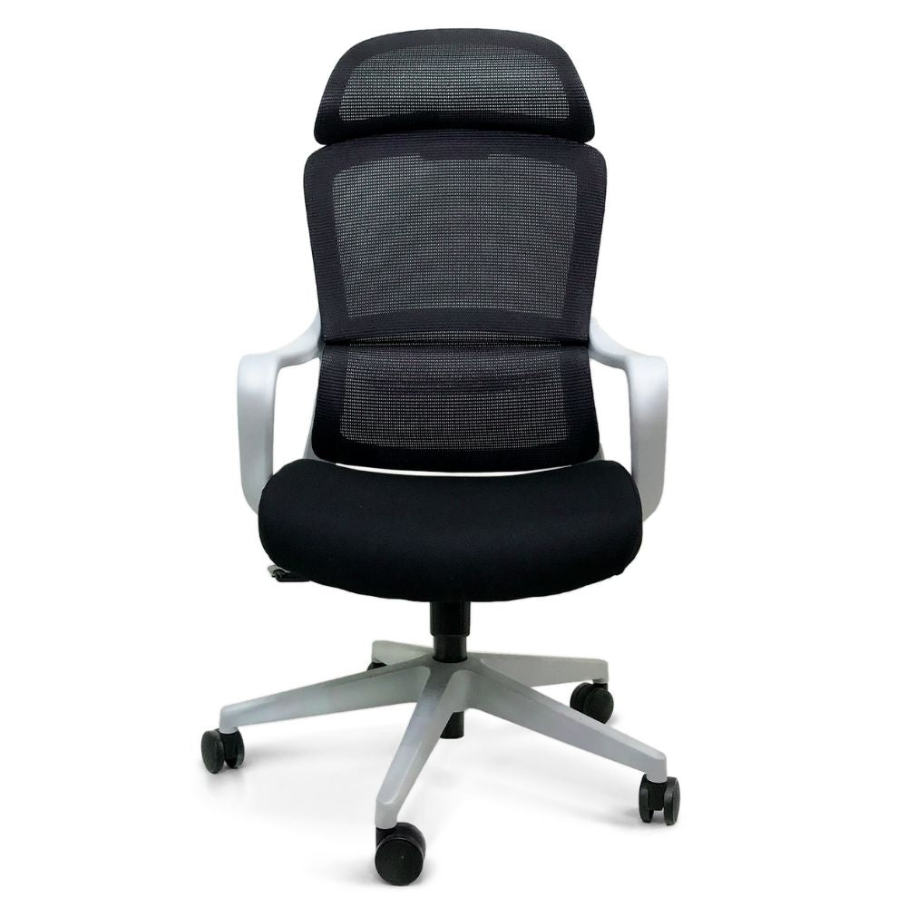 SILLA NOGAL BEAT ESLOVAQUIA GRIS | Silla Ejecutiva con Cabecera | Base Nylon Rodajas | Respaldo Cabecera Polipropileno Tapizado | Asiento Tapizado | Brazos | Gris | Interior - ESLOVAQUIA GRIS - MOBILIARIO EN MOVIMIENTO - NOGAL BEAT - Sillas para oficina