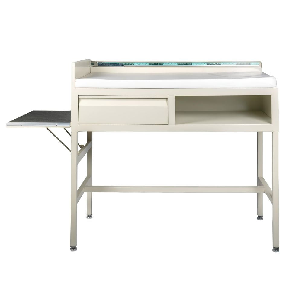 Mesa de Consultorio para Exploración Pediátrica - NEXUS FLEX VOM1100 - con Colchón Blanco - Estructura en  Lámina Beige Consultorios pediátricos Clínicas de crecimiento y desarrollo infantil Hospitales (área de pediatría y consulta externa) Centros de salud materno-infantil Clínicas privadas con atención pediátrica Consultorios de medicina familiar con atención a niños Unidades de medicina preventiva infantil Centros comunitarios de salud infantil Dispensarios médicos rurales y urbanos Clínicas de vacunació