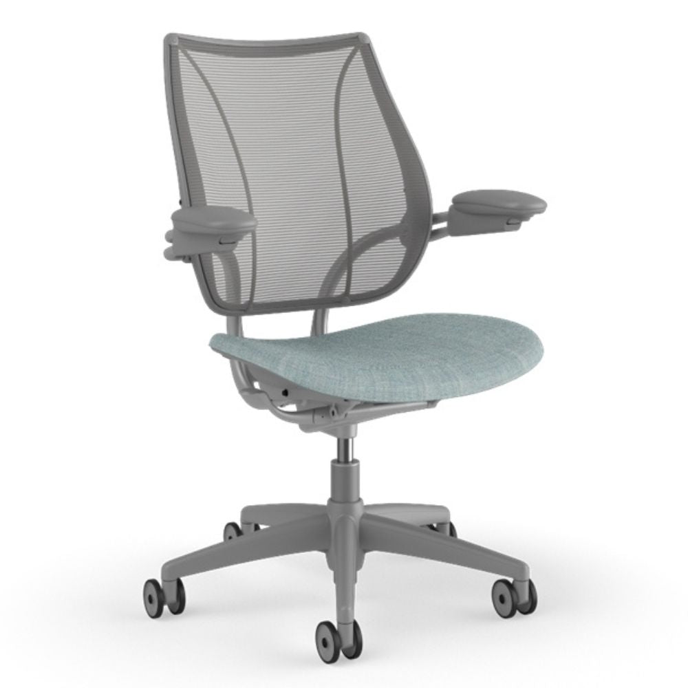 Silla de Oficina Ejecutiva Ergonómica - HUMANSCALE LIBERTY - Color de Malla Platino y Tegido 0823 82 - Asiento Tapizado Silla Ejecutiva Silla Ergonómica Silla De Dirección Silla De Oficina Silla Ajustable Silla Con Respaldo Alto Silla Con Reposabrazos Silla Con Ruedas Silla De Diseño Moderno Silla De Alta Calidad Oficina Ejecutiva Sala De Reuniones Espacio Corporativo Área De Trabajo Profesional Sala De Conferencias Espacio Laboral