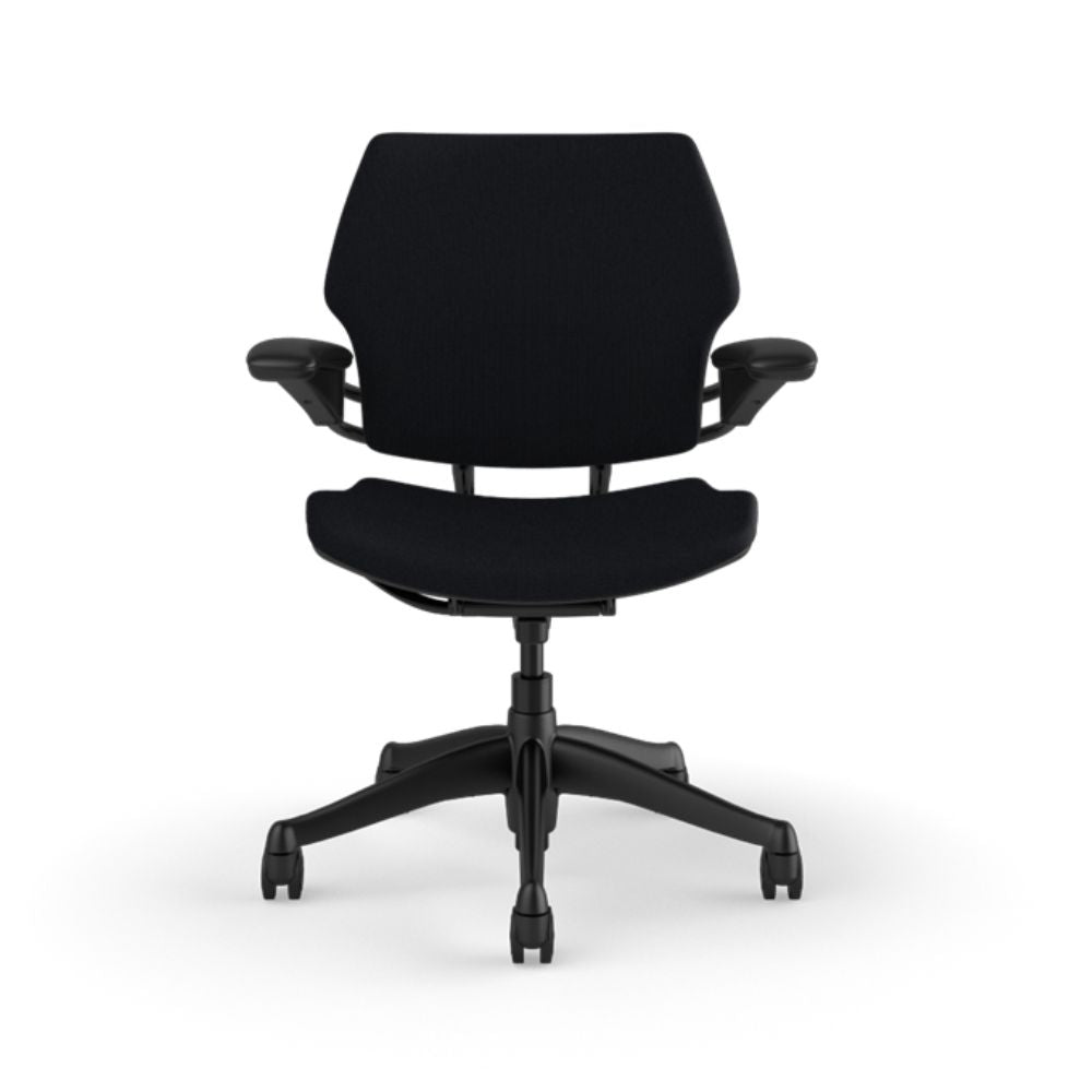 Silla secretarial ergonómica Humanscale Freedom con asiento y respaldo tapizados y reclinación autoadaptable